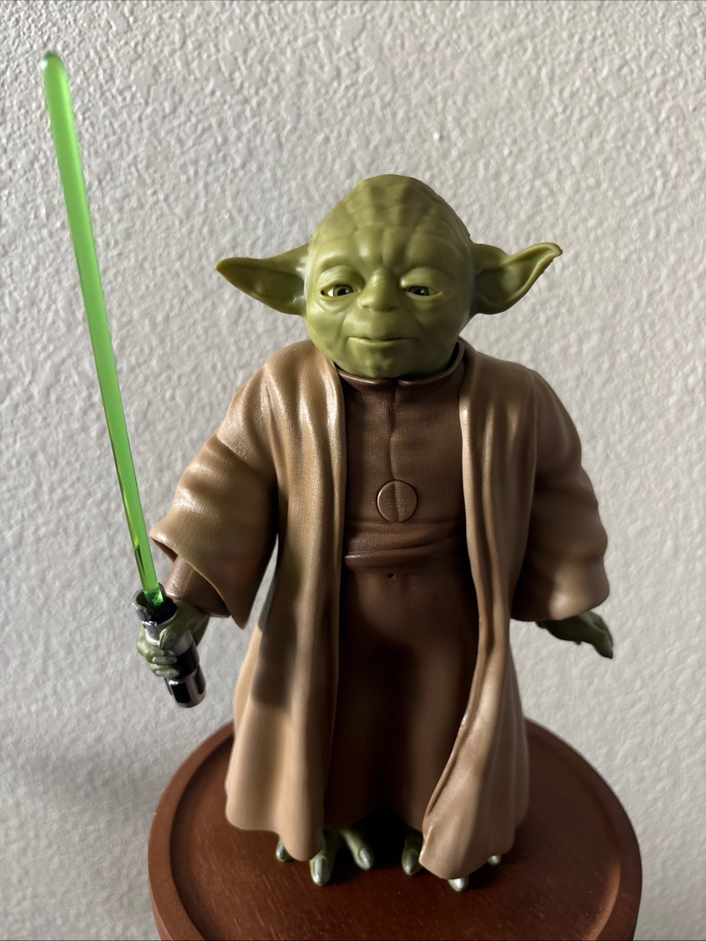 Star Wars Yoda Electronic Talking Figure Light Up Lightsaber 10” 2014 Tested